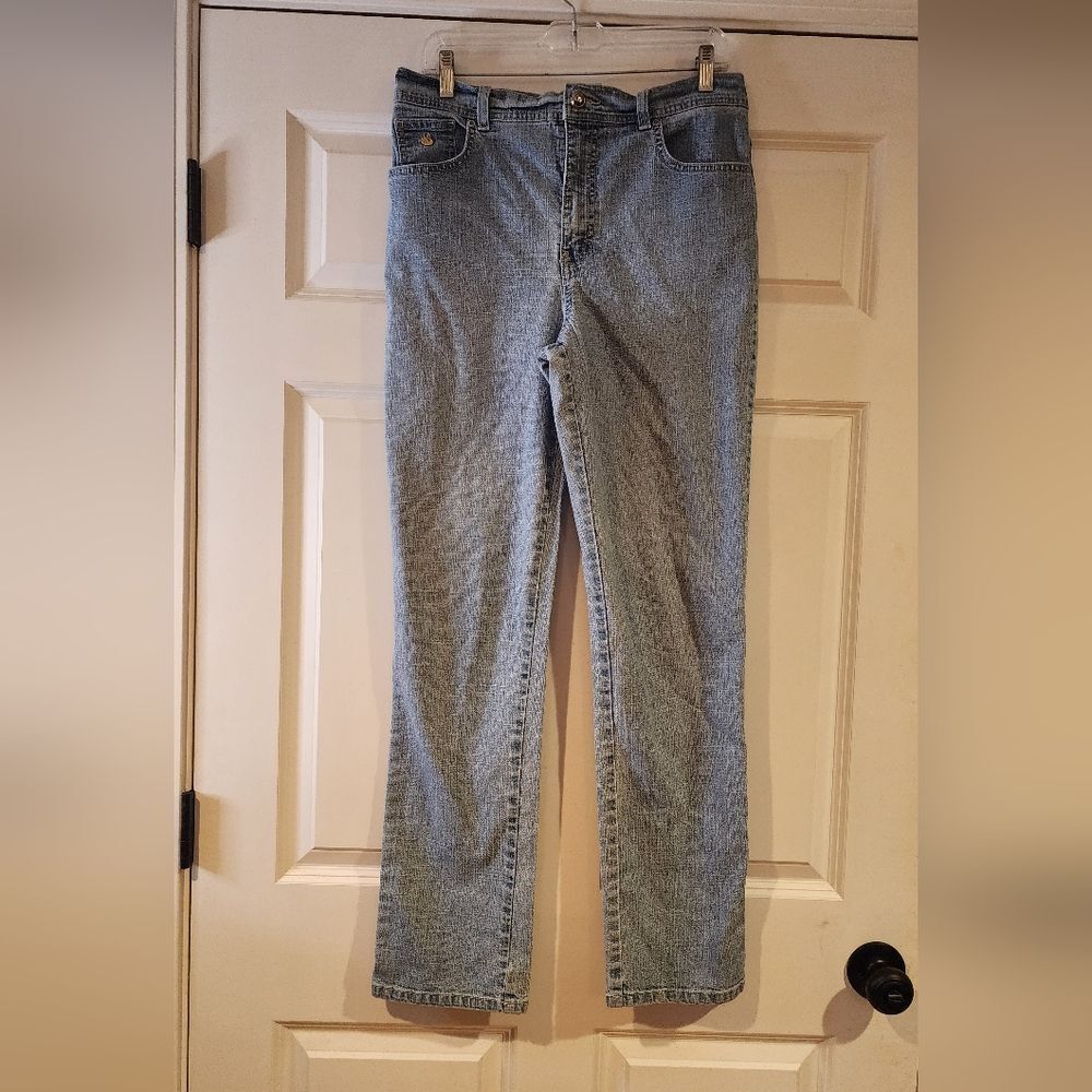 Gloria Vanderbilt Amanda straight leg jeans size 10 long has writing on interior